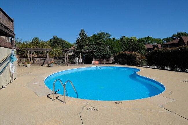 Building Photo - Full Featured 2 Bed, 2 Bath