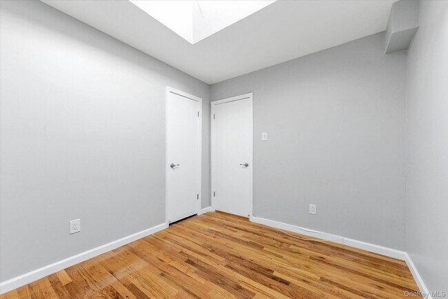 Building Photo - 638 E 84th St