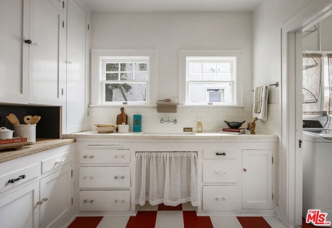 Building Photo - 4405 Clarissa Ave