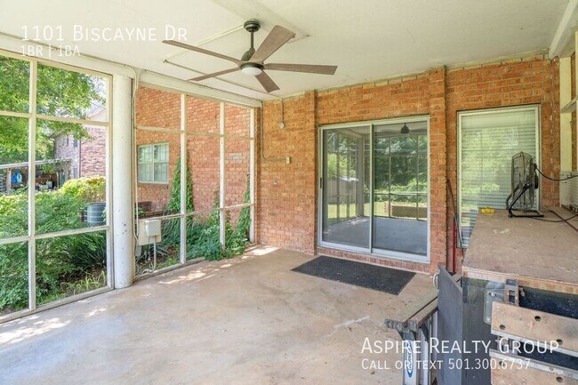 Building Photo - 1101 Biscayne Dr