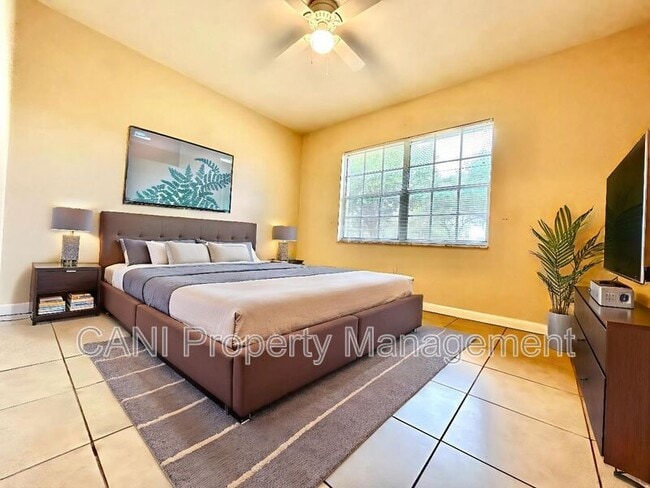 Building Photo - 532 Park Ave