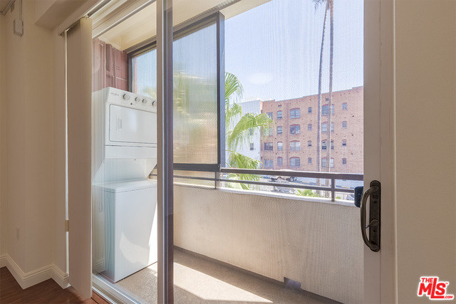 Building Photo - 345 S Gramercy Pl