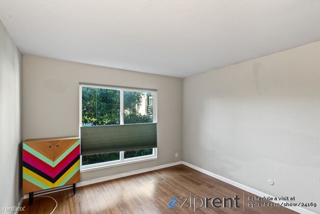 Building Photo - 1 br, 1 bath Condo - 385 Jayne Avenue, Oak...