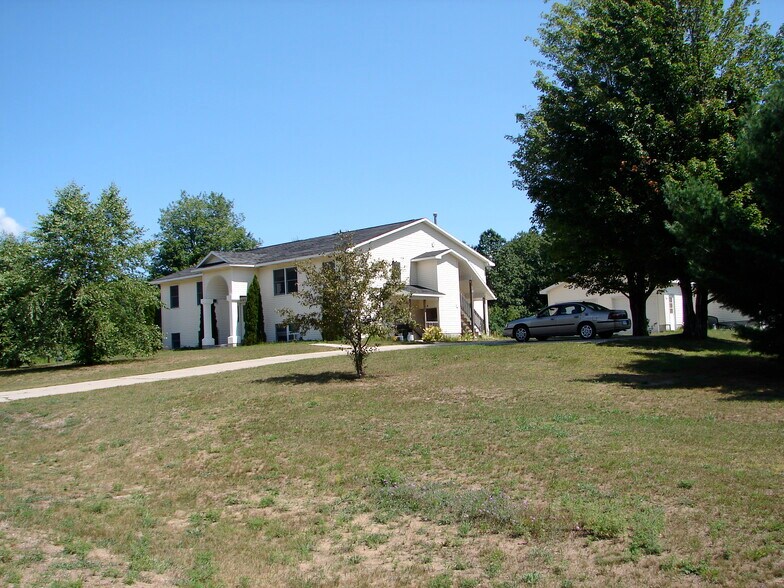 Building Photo - 4434 Manhattan W