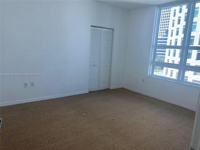 Building Photo - 950 Brickell Bay Dr