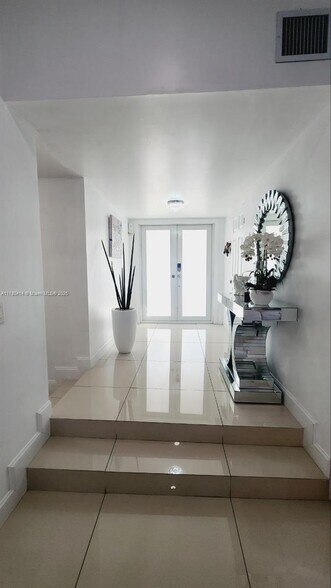 Building Photo - 434 SW 99th Ct