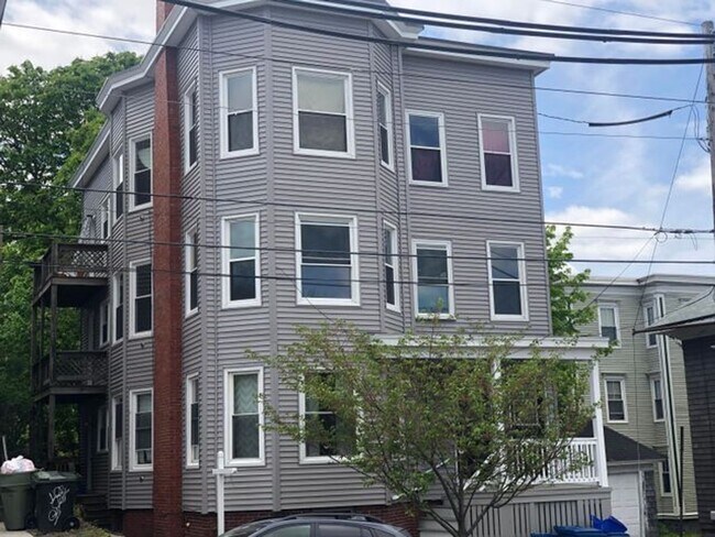 Building Photo - 94 Mellen St