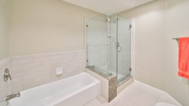Building Photo - Beautiful 3 Bed/ 2.5 Baths Condo