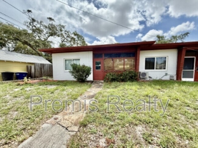 Primary Photo - 105 N Lincoln Ave