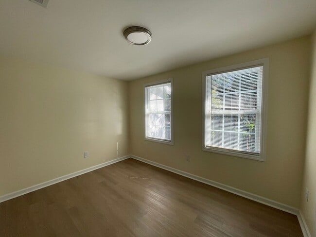 Building Photo - 203 17th St