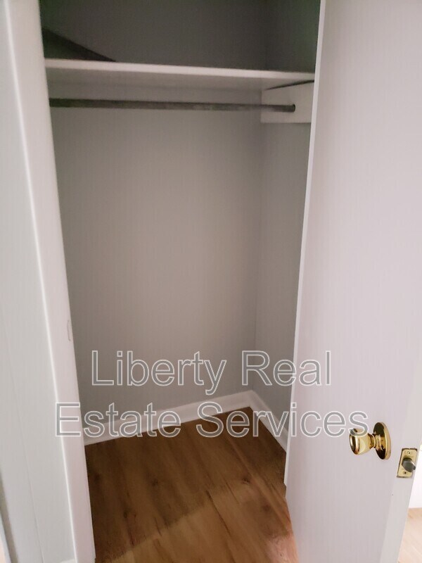 Building Photo - 991 Live Oak Dr