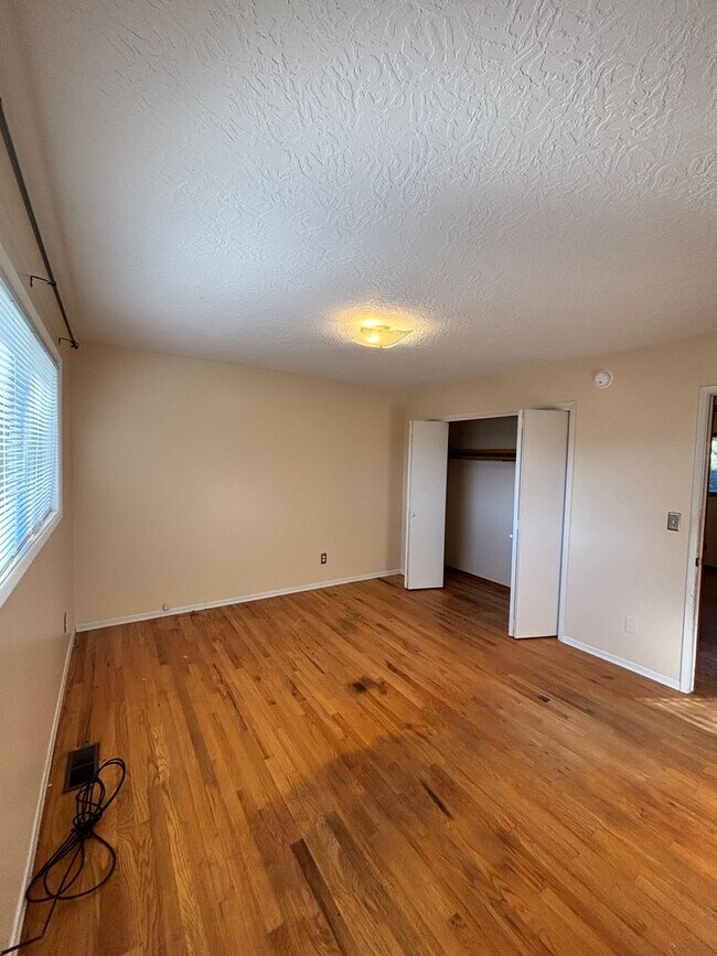 Building Photo - Large Lot With Tons of Privacy