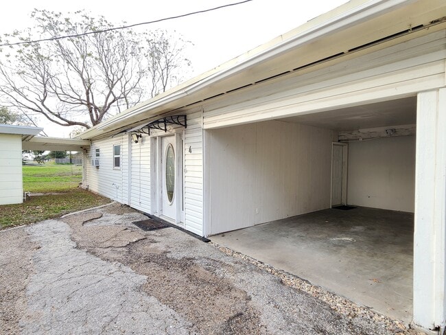 Building Photo - 2600 Countiss Dr