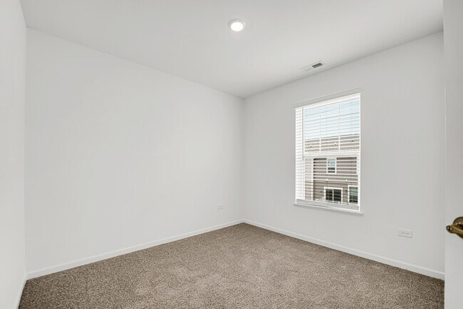 Building Photo - 25720 W Yorkshire Dr