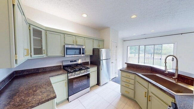 Building Photo - 3398 Fishinger Mill Dr