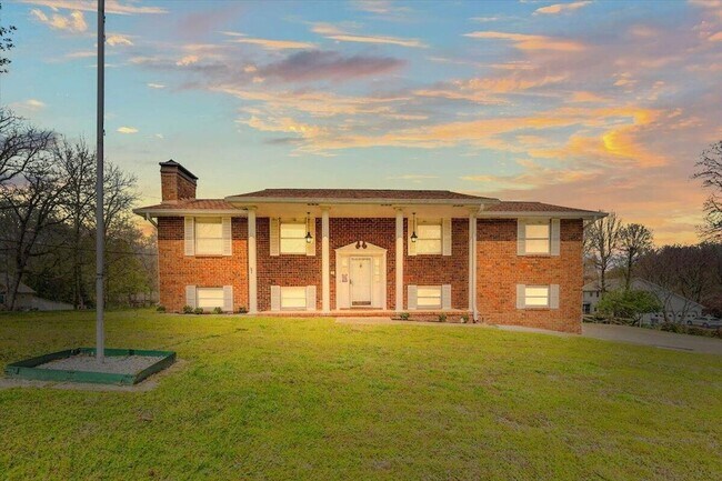 Building Photo - 9121 Potomac Dr