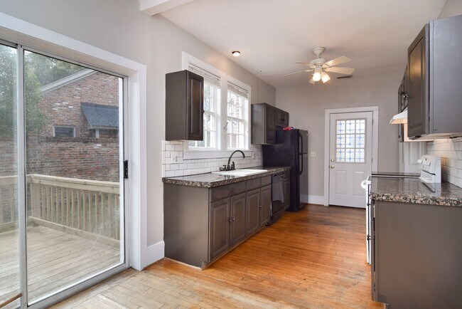 Building Photo - Charming 3 Bedroom Home in Desirable Heath...