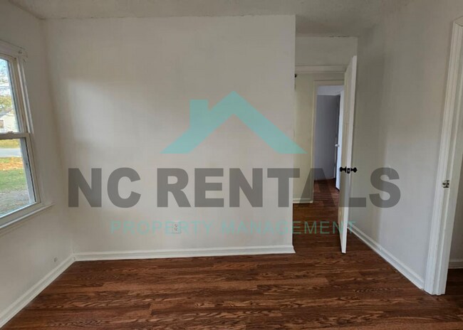 Building Photo - 332 Park Ave