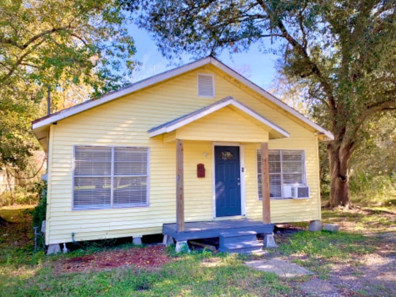 Primary Photo - 722 N Ave D