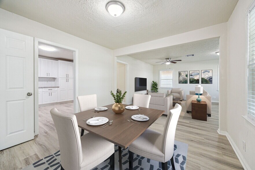 Building Photo - 2511 Evergreen Dr