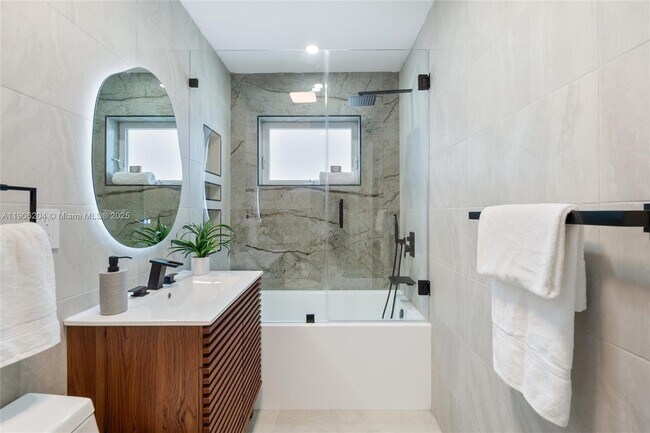 Building Photo - 1510 Coolidge St