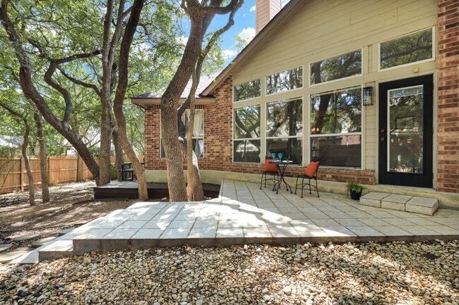 Building Photo - 26 Silverhorn Dr