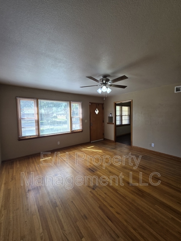 Building Photo - 902 N Colorado St