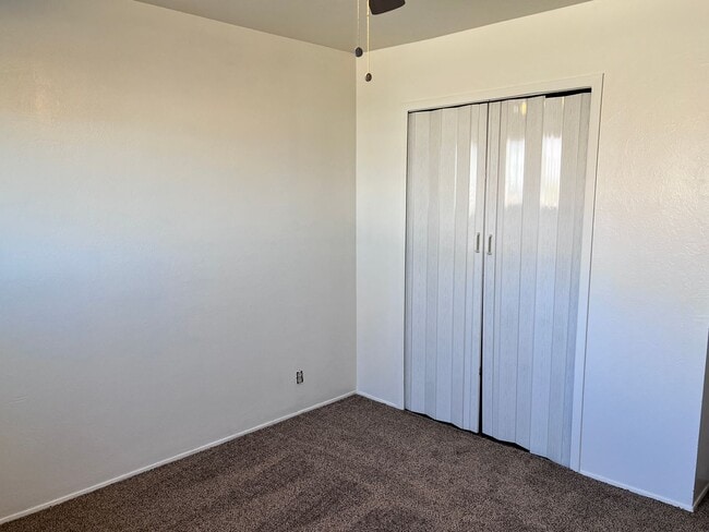 Building Photo - Nice Nob Hill Location with 3 Bedrooms