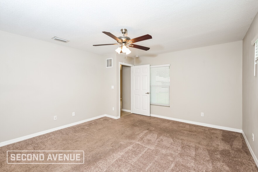 Building Photo - 846 Carnation Ave SE