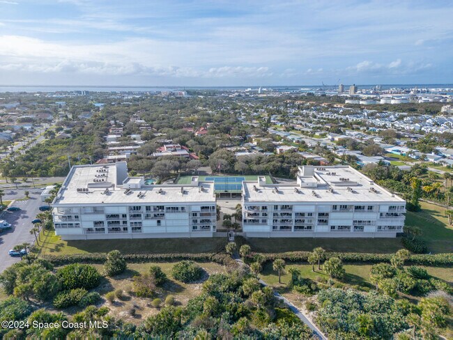 Building Photo - 8700 Ridgewood Ave