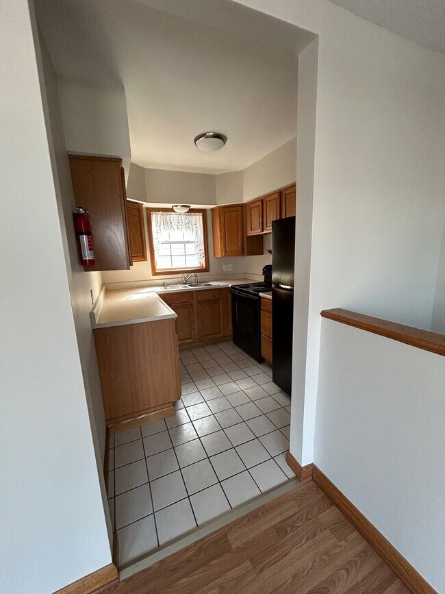 Building Photo - Bear Trax Real Estate