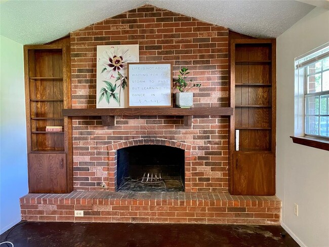 Building Photo - 3503 Dolphin Dr