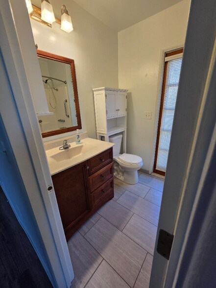 Building Photo - 3528 Laurel Ave