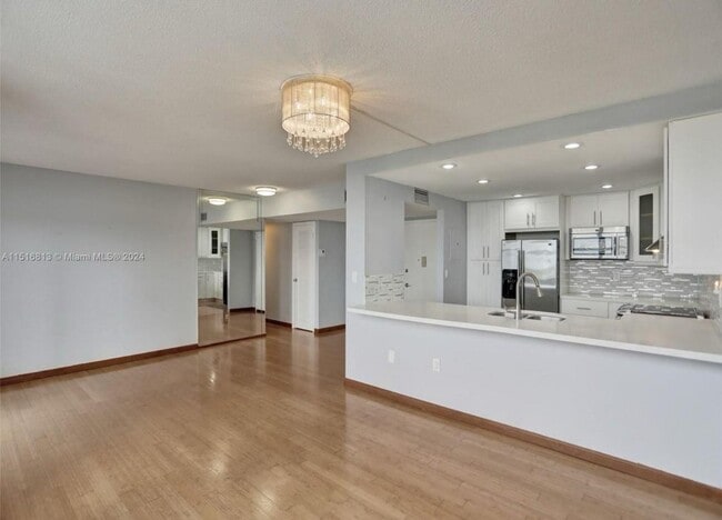 Building Photo - $2,900MONTHLY;11930 N BAYSHORE DR #601 NOR...