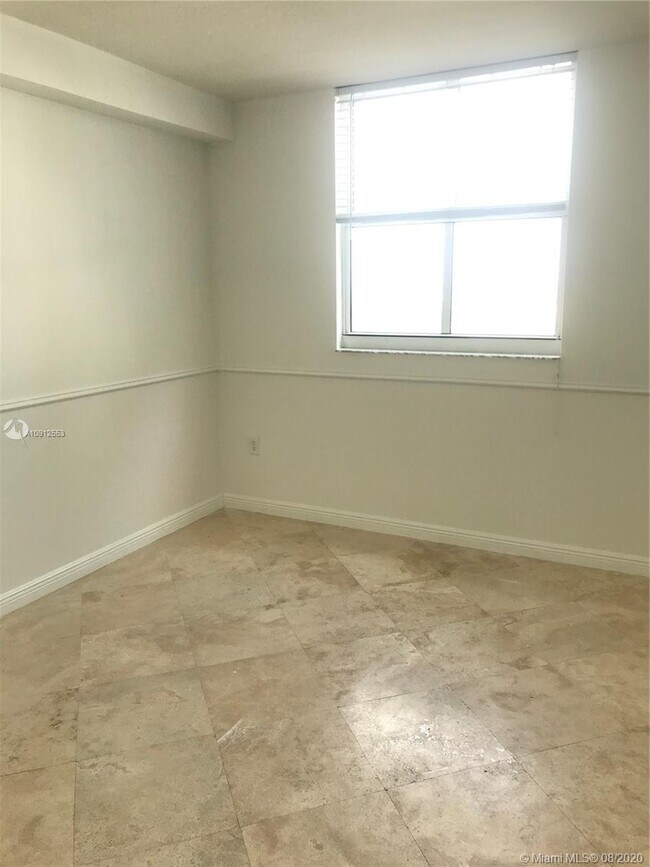 Building Photo - 1250 S Miami Ave