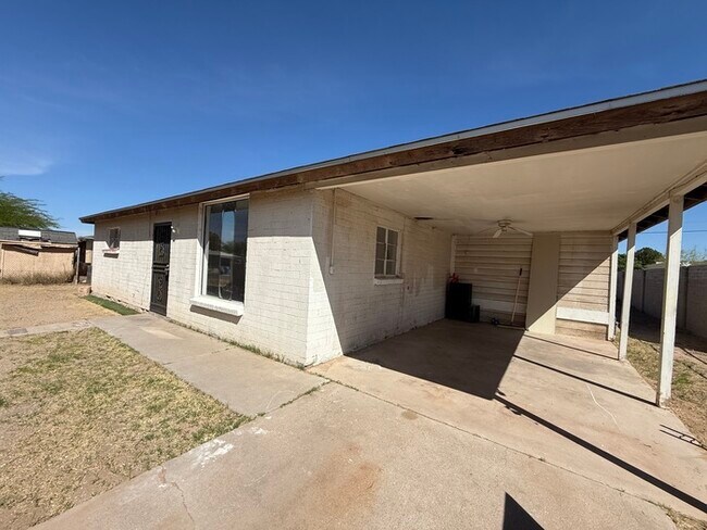 Building Photo - House For Rent