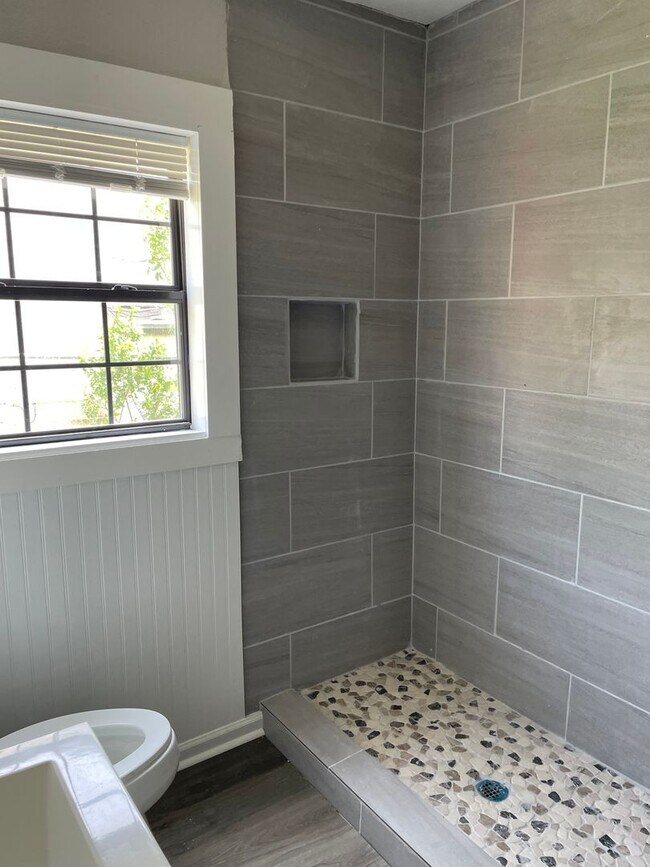 Building Photo - 1309 5th St