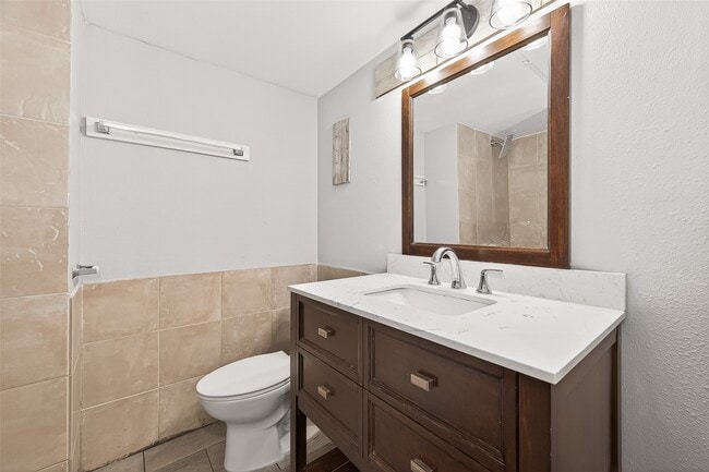 Building Photo - 1230 Shadowdale Dr