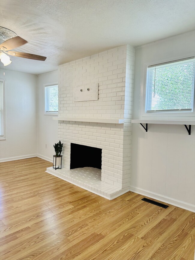 Building Photo - 808 Hibner Ave