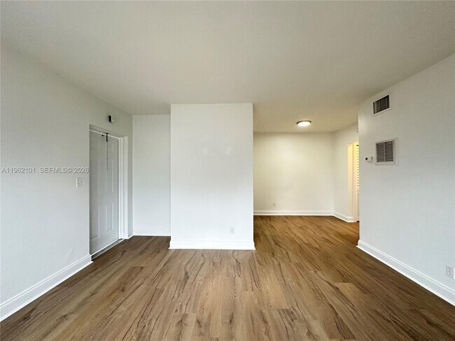 Building Photo - 2822 Van Buren St