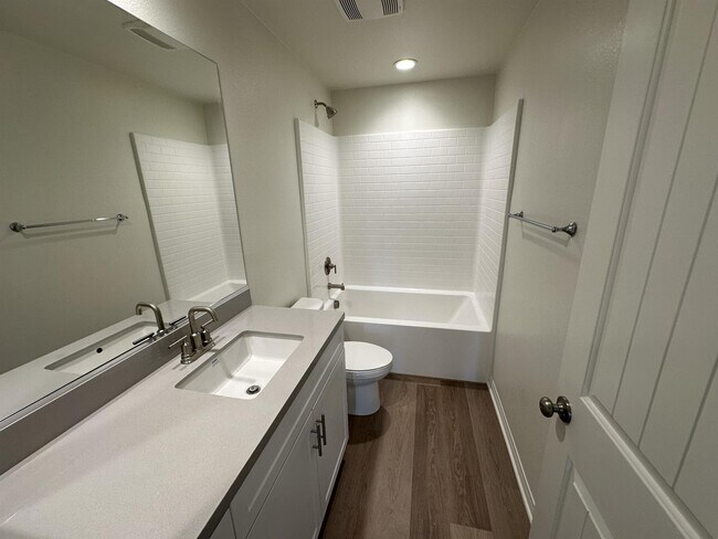 Building Photo - 2262 W Mill St