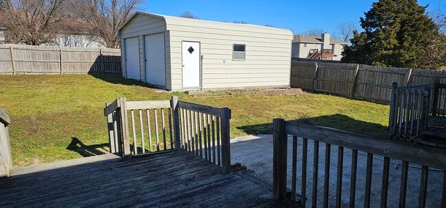 Building Photo - 8660 Brookside Cir