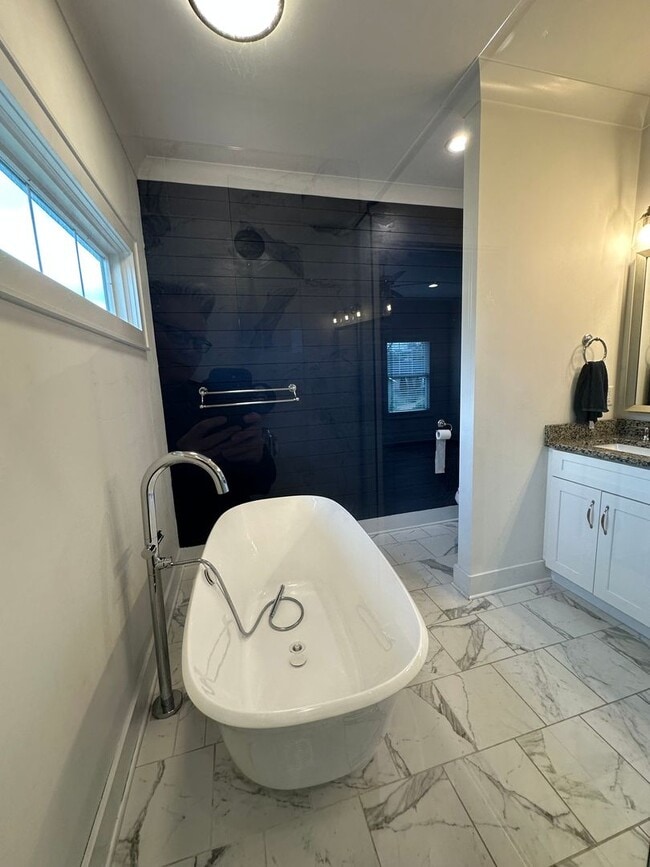 Building Photo - 3 Bedroom / 2 Bath  Johnson City TN