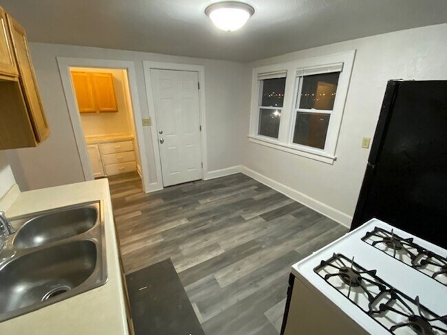 Building Photo - 3822 W Mt Vernon Ave