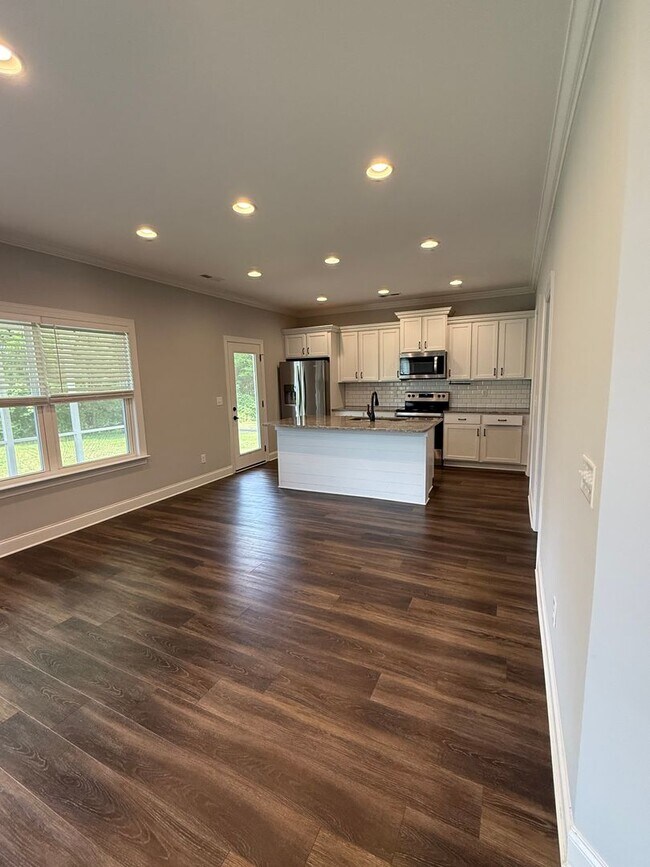 Building Photo - Ooltewah Gem! 3BR Home with Pool + Walking Trails