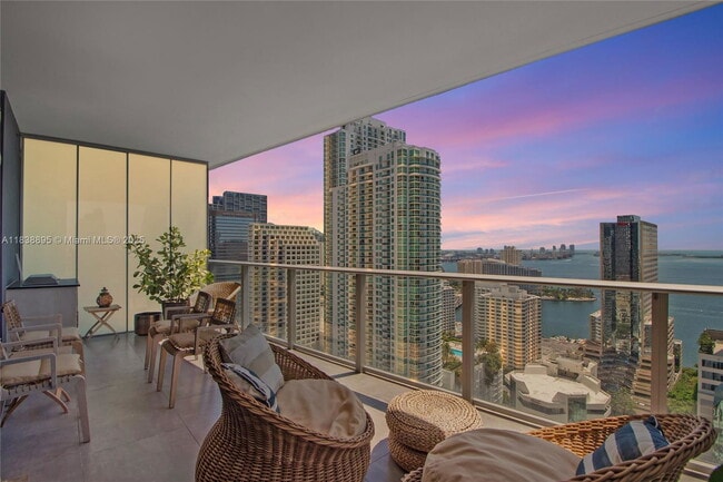 Primary Photo - 1010 Brickell Ave