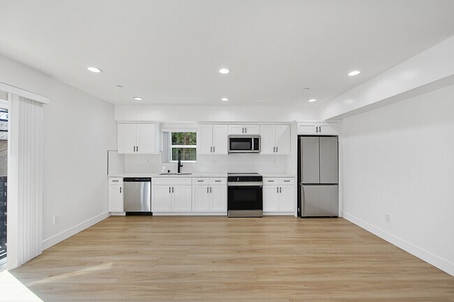 Building Photo - 14420 Tiara St
