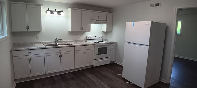 Building Photo - Christiansburg, 2 BR / 1 BA, Available in Aug 14th