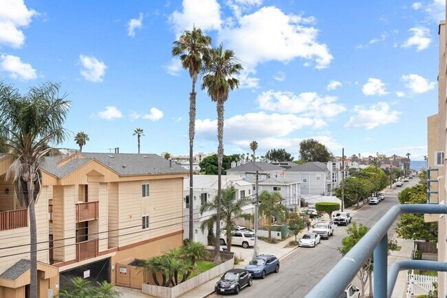 Building Photo - 270 Dahlia Ave