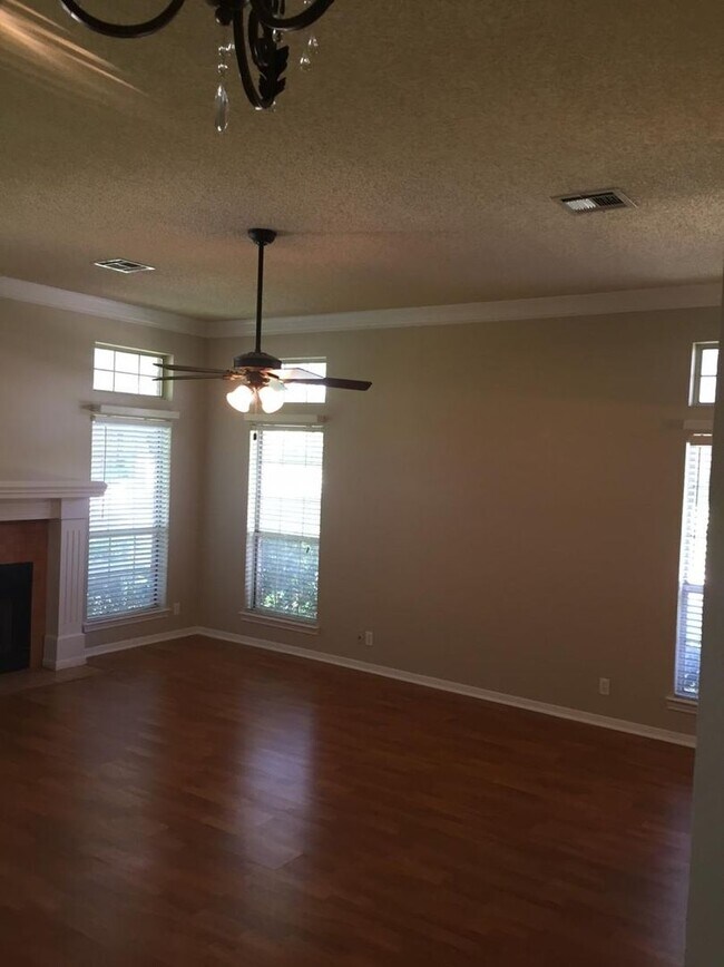 Building Photo - Updated Midway ISD Home